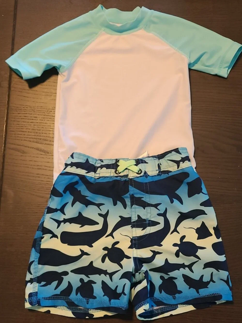 Tommy Bahama 😎🦈 Combo Rashguard swim shirt & swim trunks for toddlers size 2T